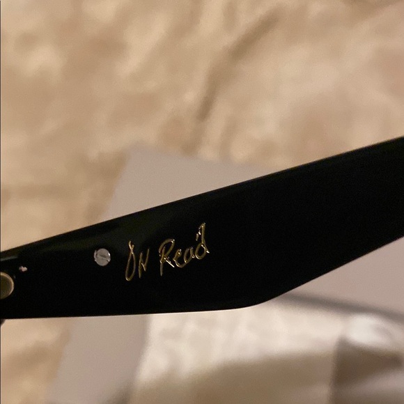 DEZI Black Sunglasses Modern Sleek Design - Picture 6 of 7